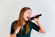 Unlock your potential with expert singing lessons on the Gold Coast